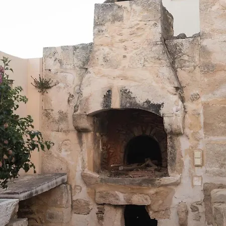 παραδοσιακή *